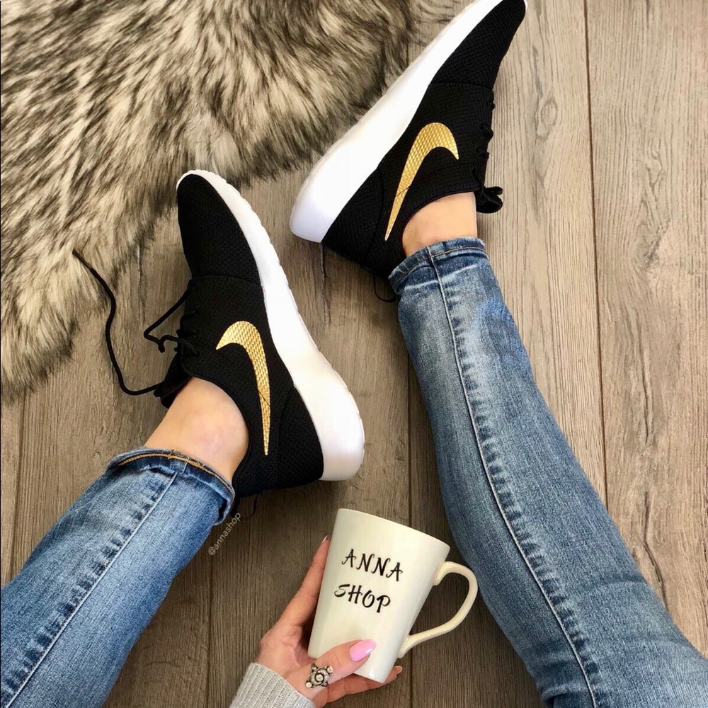 NWTNike ID Roshe One Black Gold! - Picture 2 of 8